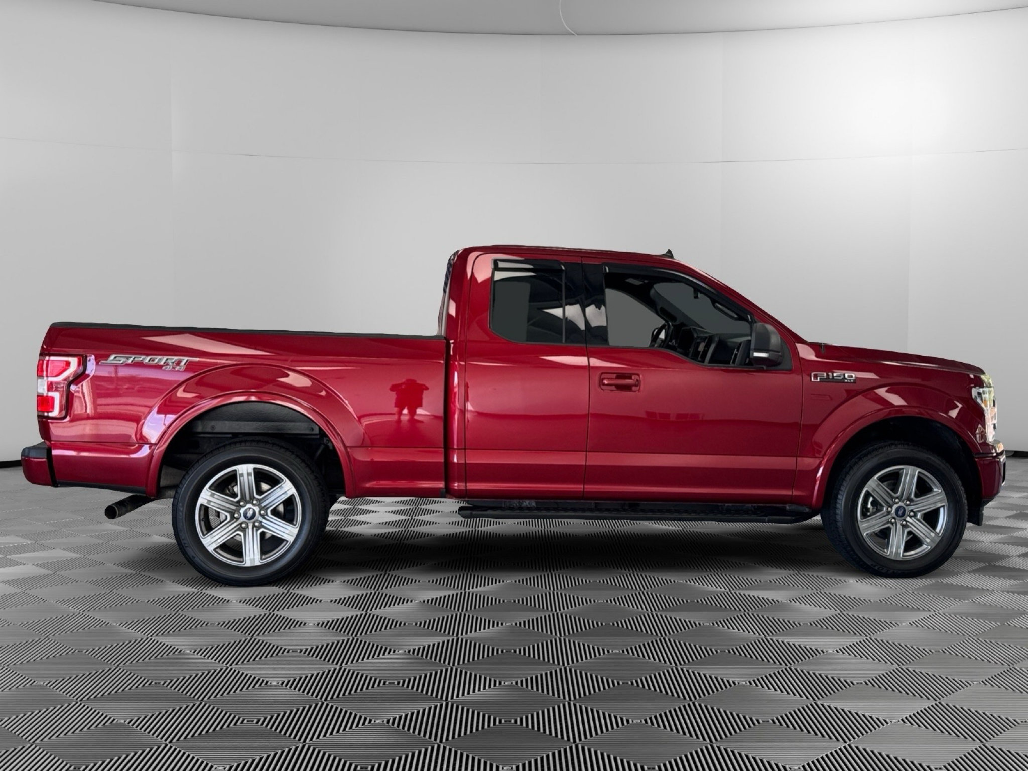 Used 2019 Ford F150 XLT w/ Equipment Group 302A Luxury AWD/4WD image 9
