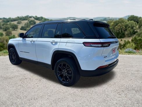 Used 2025 Jeep Grand Cherokee Limited AWD/4WD image 8