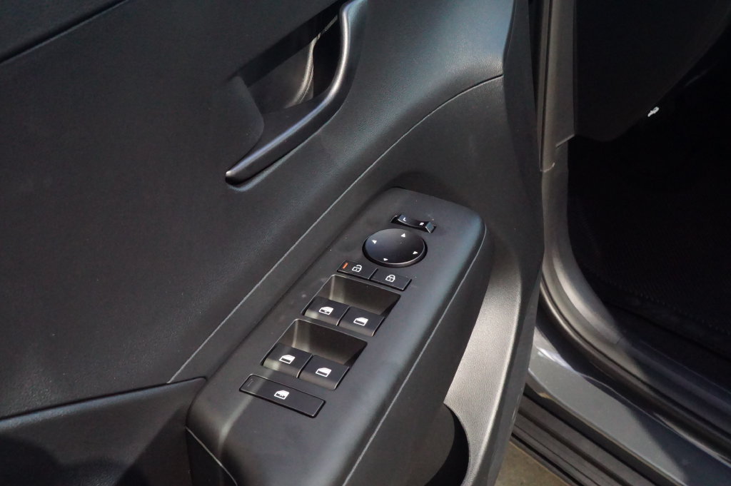New 2027 Hyundai Kona SE FWD image 15