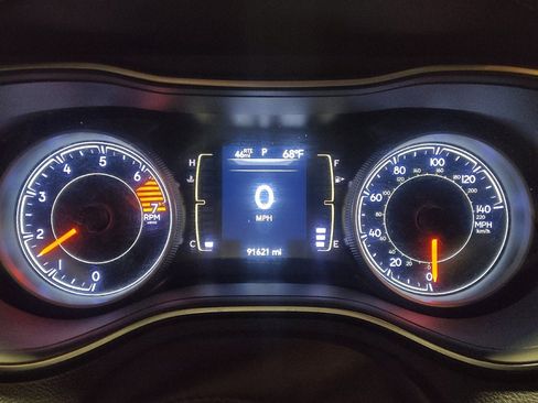 Used 2019 Jeep Cherokee Latitude Plus image 23