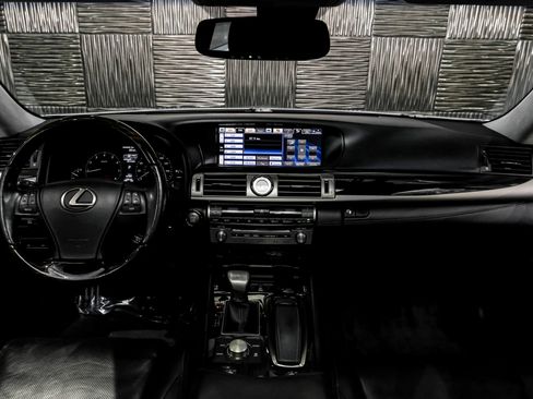 Used 2014 Lexus LS 460 w/ Comfort Package RWD image 12
