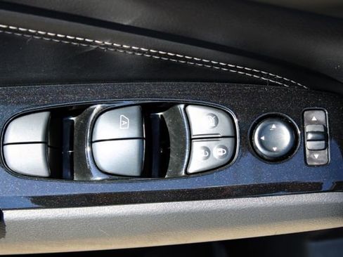 Used 2023 Nissan Altima 2.5 SV w/ SV Premium Package FWD image 11