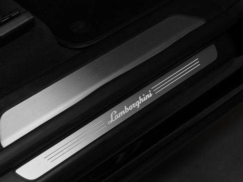 Used 2022 Lamborghini Urus image 17