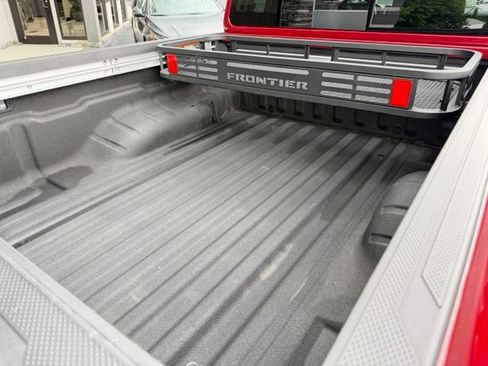 Used 2025 Nissan Frontier SV w/ SV Convenience Package AWD/4WD image 4