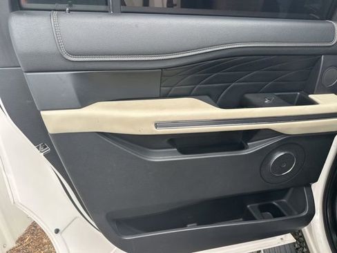 Used 2018 Ford Expedition Max Platinum RWD image 17