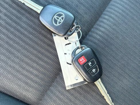 Used 2015 Toyota RAV4 LE AWD/4WD image 48