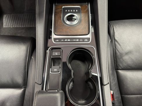 Used 2017 Jaguar F-PACE S image 24
