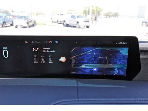 Used 2025 Ford Expedition Platinum image 13