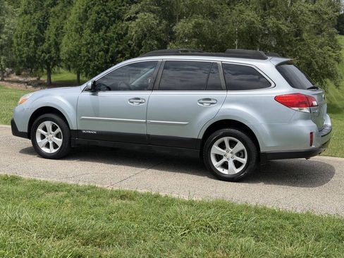 Used 2013 Subaru Outback 2.5i Premium w/ All-Weather Pkg AWD/4WD image 4