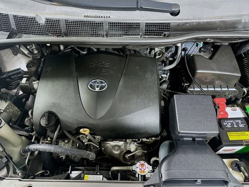 Used 2019 Toyota Sienna XLE FWD image 36