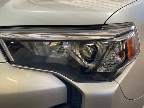 Used 2021 Toyota 4Runner TRD Off-Road Premium image 9