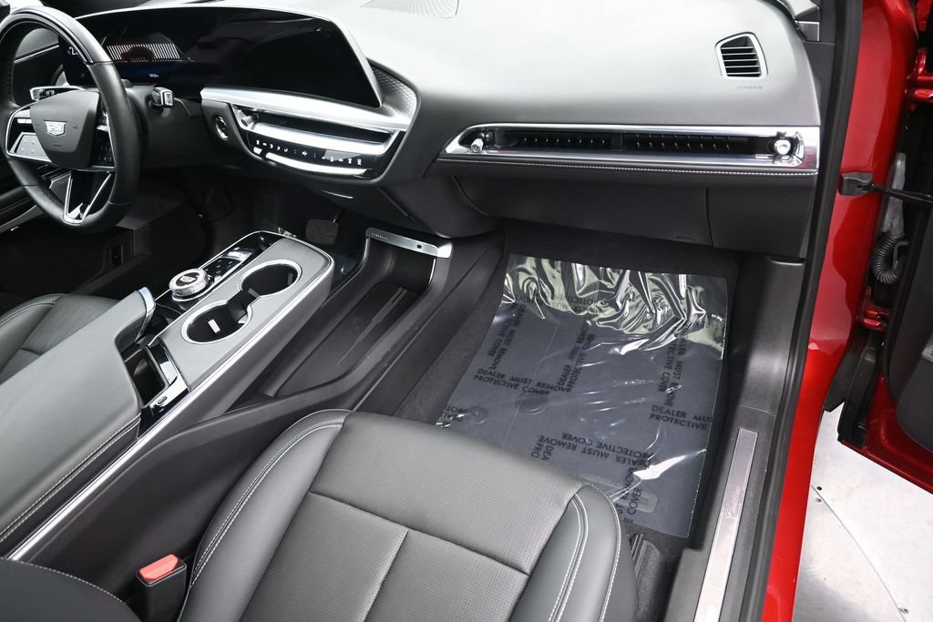 Used 2024 Cadillac Lyriq Luxury w/ LPO, Floor Liner Package AWD/4WD image 27
