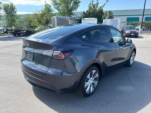 Used 2024 Tesla Model Y Long Range AWD/4WD image 4