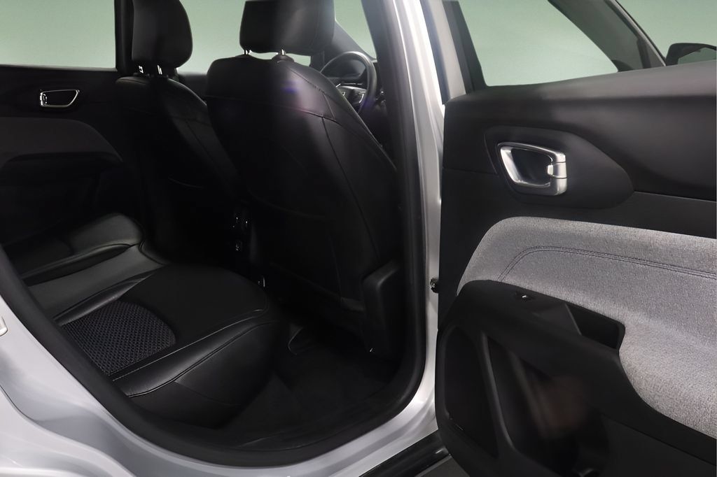Used 2024 Jeep Compass Latitude AWD/4WD image 16