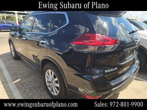 Used 2017 Nissan Rogue SV w/ SV Premium Package FWD image 4