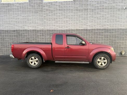 Used 2013 Nissan Frontier SV image 3