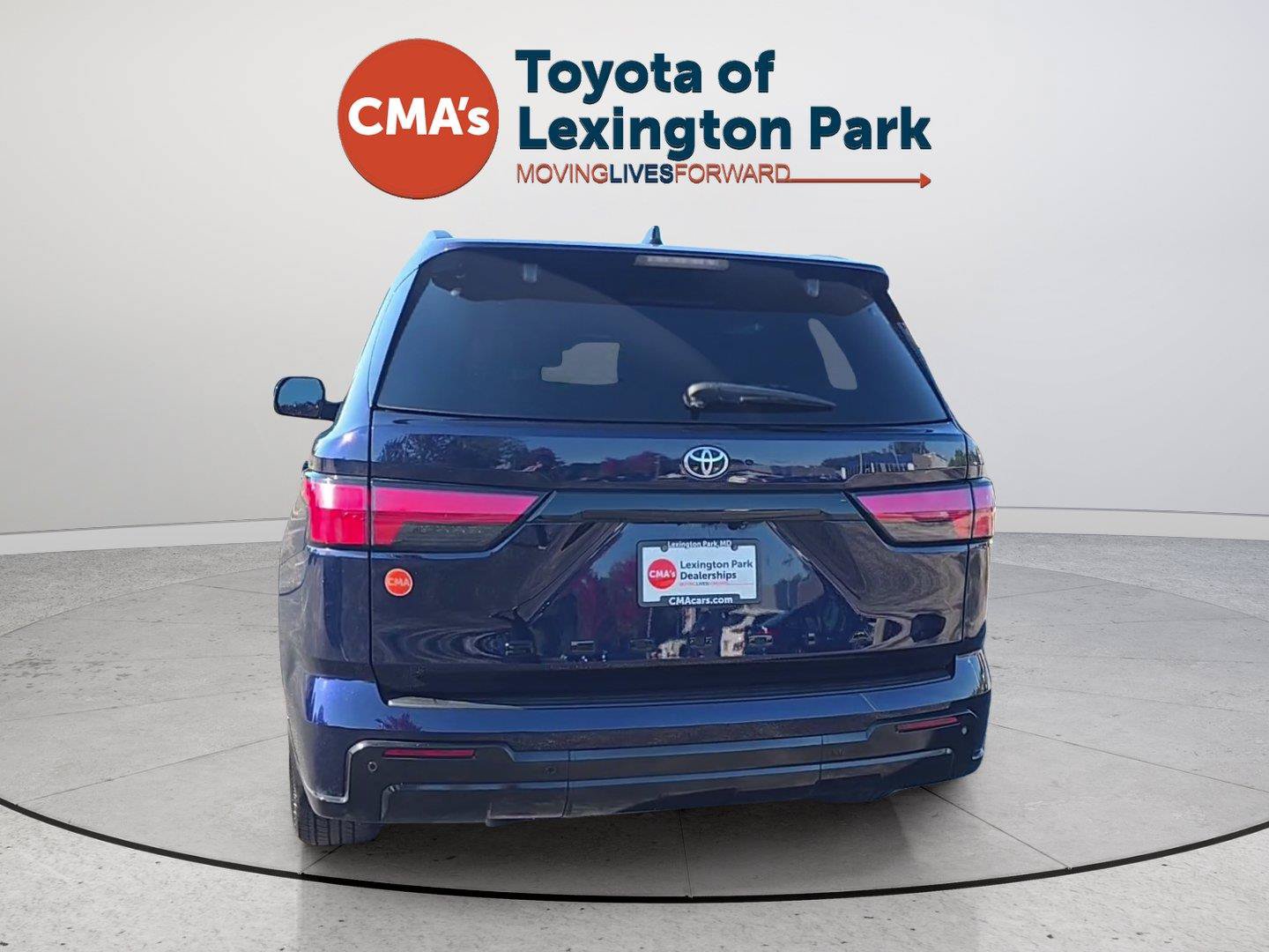 Used 2023 Toyota Sequoia Platinum AWD/4WD image 4