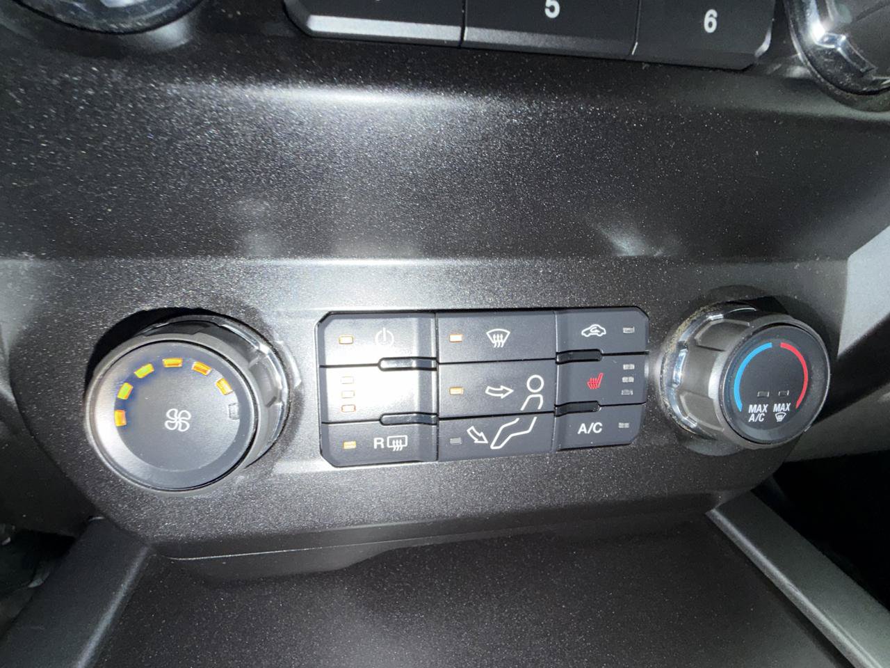 Used 2021 Ford F350 XLT w/ XLT Premium Package AWD/4WD image 34