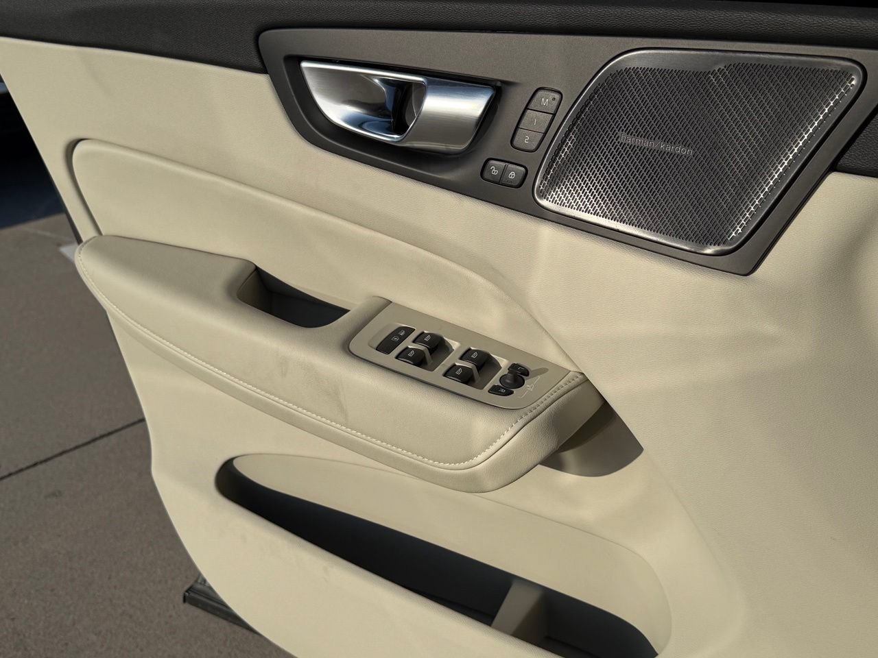 New 2027 Volvo XC60 B5 Ultra AWD/4WD image 15