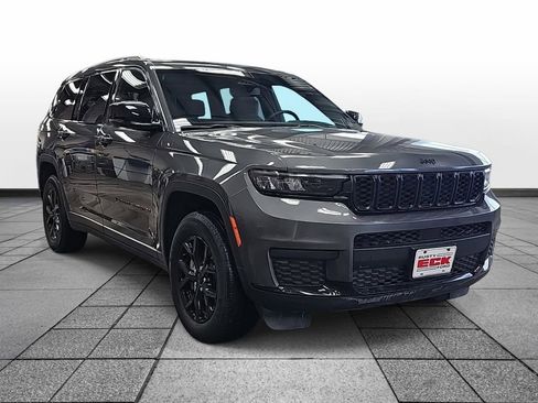 Used 2024 Jeep Grand Cherokee L Laredo image 3