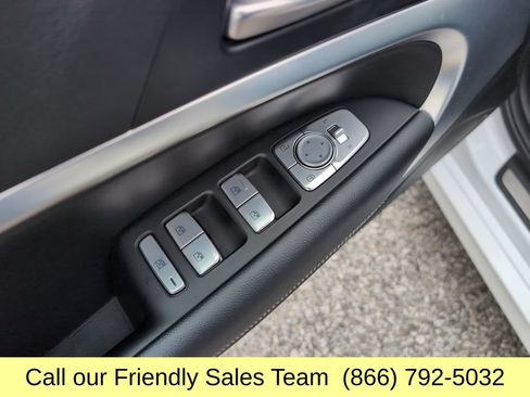 Used 2023 Genesis G70 2.0T AWD/4WD image 13