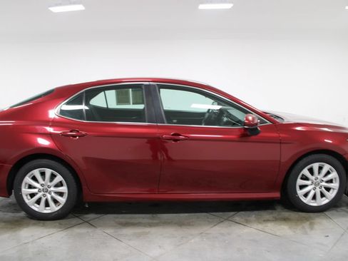 Used 2018 Toyota Camry LE FWD image 11