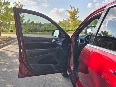 Used 2022 Jeep Grand Cherokee Limited image 20