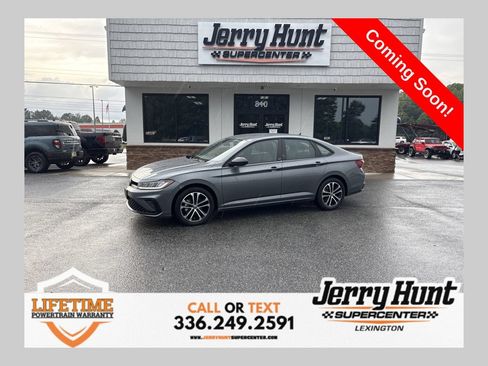 Used 2025 Volkswagen Jetta Sport FWD image 1