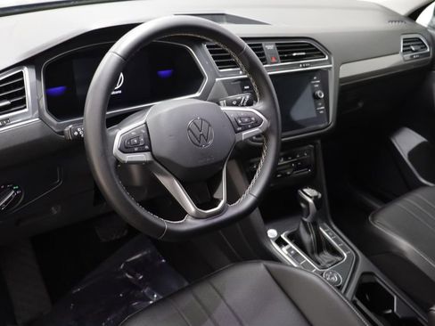 Used 2023 Volkswagen Tiguan SE AWD/4WD image 6