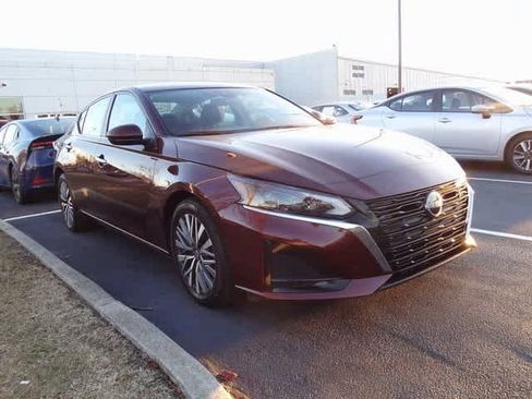 Used 2023 Nissan Altima 2.5 SV image 3