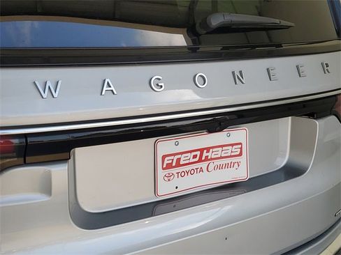 Used 2024 Jeep Wagoneer L Series II w/ Flexible Seating Group image 8