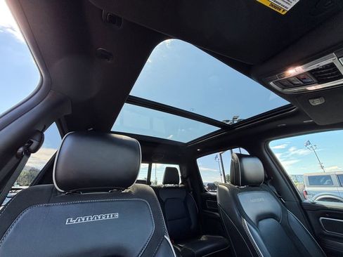 Used 2019 RAM 1500 Laramie AWD/4WD image 28