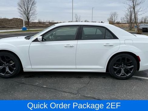 Used 2022 Chrysler 300 Touring L image 2