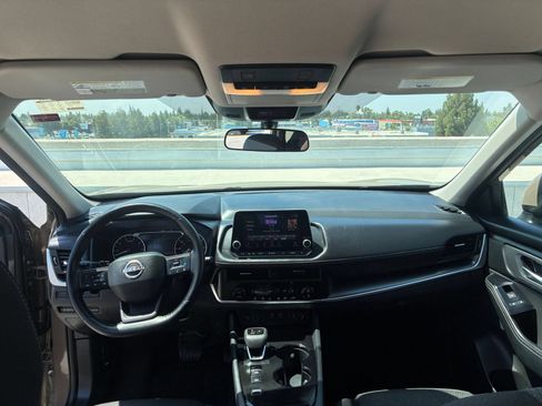 Used 2025 Nissan Rogue SV FWD image 34