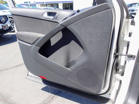 Used 2011 Volkswagen Tiguan S FWD image 15