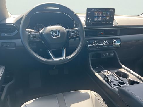 Used 2025 Honda Pilot Touring image 18