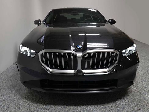 Certified 2024 BMW 530i w/ Convenience Package image 2