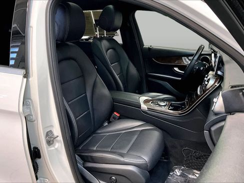 Used 2019 Mercedes-Benz GLC 300 4MATIC image 8