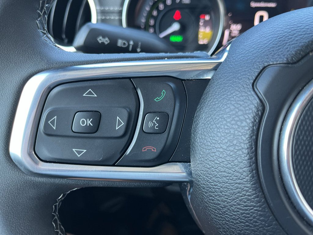 Used 2023 Jeep Wrangler Unlimited Sahara AWD/4WD image 17