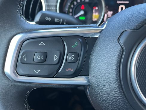 Used 2023 Jeep Wrangler Unlimited Sahara AWD/4WD image 17