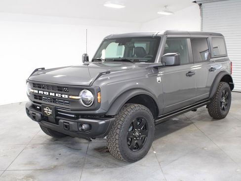 New 2025 Ford Bronco Big Bend w/ Black Diamond Package image 3