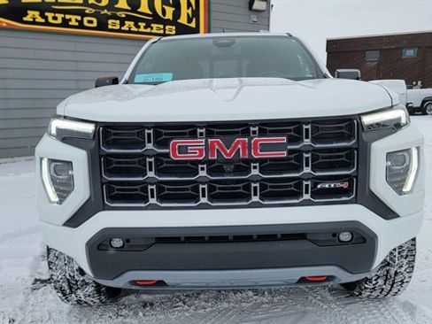 Used 2025 GMC Canyon AT4 image 2