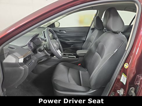Used 2024 Nissan Altima 2.5 SV FWD image 11
