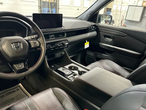 New 2026 Honda Pilot Black Edition image 4