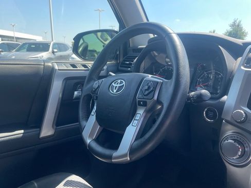 Used 2024 Toyota 4Runner SR5 AWD/4WD image 31