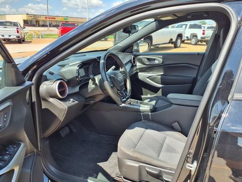 Used 2024 Chevrolet Trax RS FWD image 17