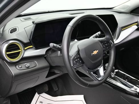 Used 2025 Chevrolet Trax LT w/ Driver Confidence Package FWD image 15