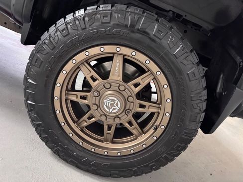 Used 2019 Nissan Titan PRO-4X w/ Pro-4x Utility Package AWD/4WD image 11