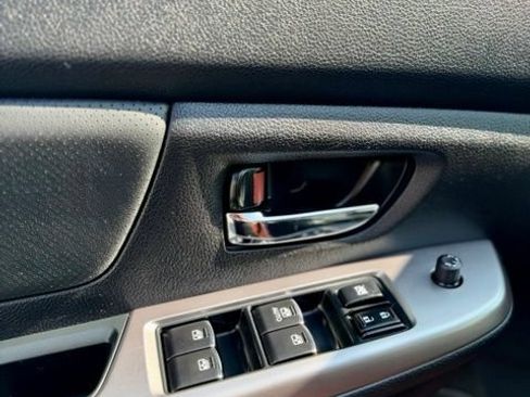 Used 2015 Subaru Crosstrek 2.0i Limited AWD/4WD image 9