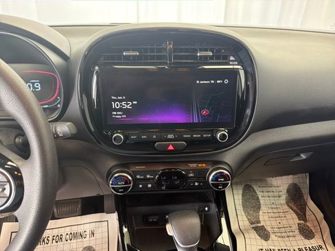 Used 2025 Kia Soul S FWD image 10